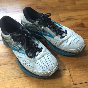 Women’s Size 9.5 Brooks GTS 18 Running Shoes.